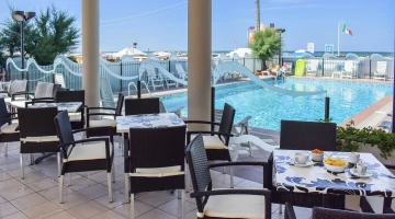 Fresca veranda dove godere di ottimi cocktail