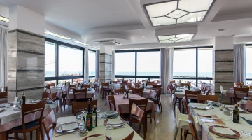 Splendida vista sul mare dalla sala ristorante
