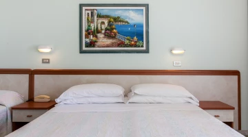 Camera tripla vista mare