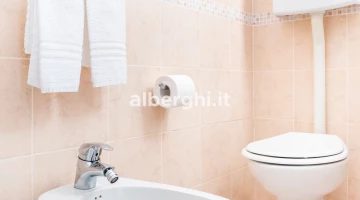 Comfortevole bagno finestrato