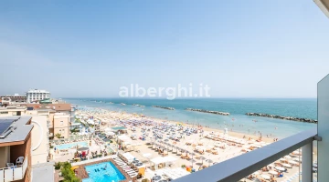 Guarda il mare direttamente dal letto della tua camera