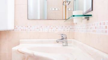 Comfortevole bagno finestrato