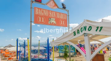 Cordialità e sorrisi nella nostra spiaggia privata