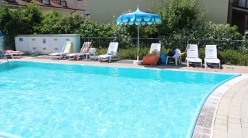 Piscine avec hydromassage