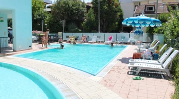 Piscine pour adultes et enfants