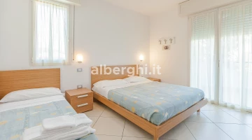 Chambre principale lumineuse