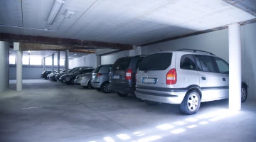 Grand garage souterrain
