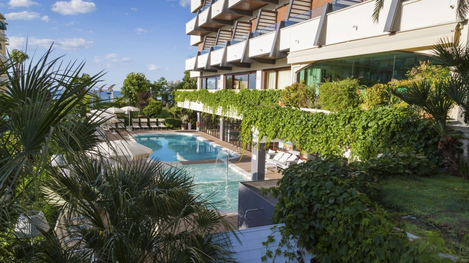 La nostra piscina con idro: relax e benessere