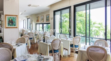 Restaurant avec vue sur la mer