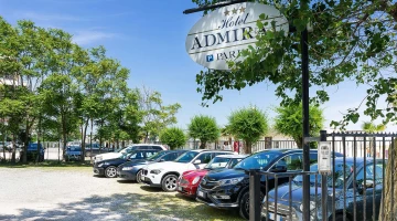 Parking pratique à côté de l&#39;hôtel