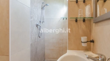 Superior room bathroom