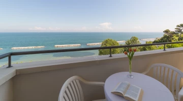 Chambre avec balcon face à la mer