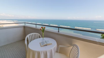 Chambre avec balcon face à la mer