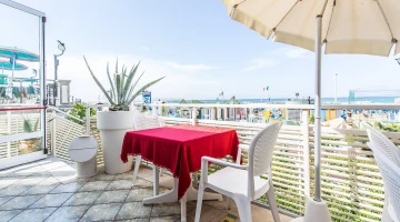 Terrasse face à la mer