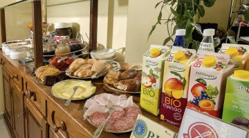 buffet colazione con prodotti Bio, fatti in casa