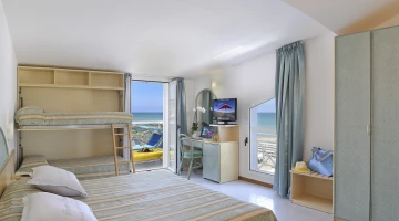 Chambre familiale face à la mer