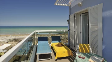 Terrasse panoramique avec vue sur la mer