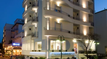 Extérieur la nuit via Dante