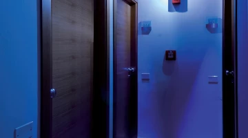 Détail : couloir de chambre la nuit