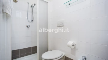 Salle de bain avec cabine de douche 120x80