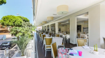 Frischer Restaurantraum im Freien