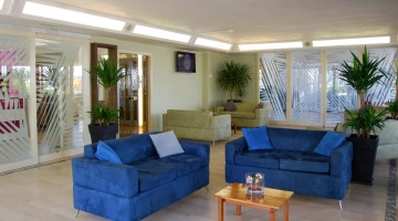 Living room tv room