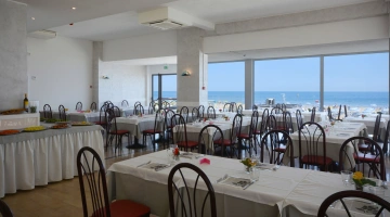 salle de petit-déjeuner buffet