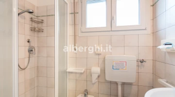 Bathroom shower cubicle