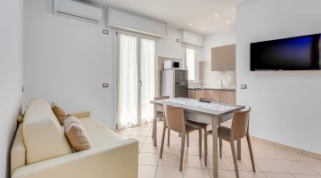 Salon dans un appartement de deux pièces Riz