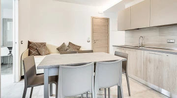 Séjour dans un appartement de trois pièces 