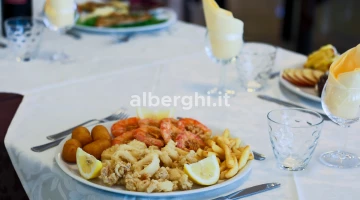 Der unverzichtbare gemischte frittierte Fisch der Adria