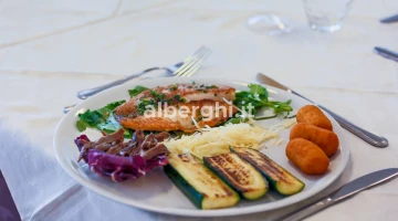 Auf Anfrage Menüs für Diäten, Zöliakiekranke und Vegetarier