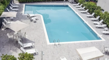 Schwimmbad: Die Höhe variiert zwischen 40 cm für Kinder und 1,40 m