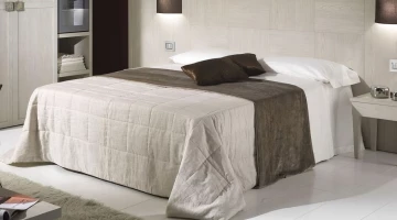 Schlafzimmer mit Doppelbett
