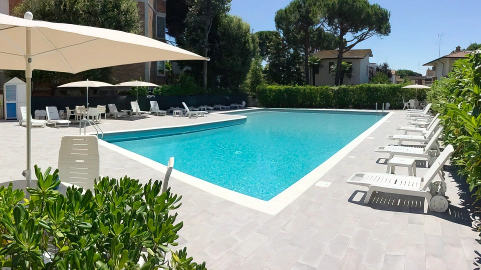 Solarium spazioso per ombrelloni e lettini