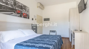 Room with double bed