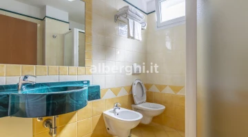 Private facilities with shower box