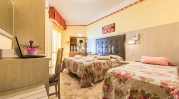 Chambres triples avec vue sur la mer