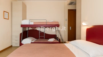Vierbettzimmer mit Meerblick