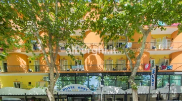 Vue de la façade de l&#39;hôtel depuis le solarium