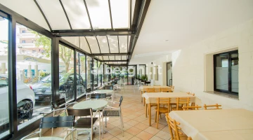 Salle de petit-déjeuner sur la véranda