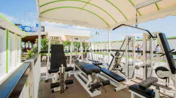 Salle de fitness sur la plage