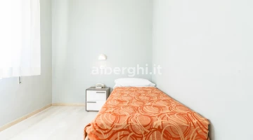 Zimmer mit Verbindungstür