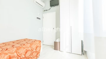 Zimmer mit Verbindungstür