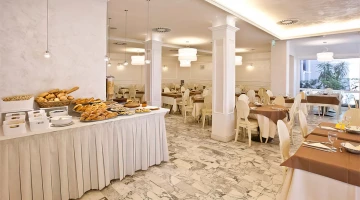 Zimmer und Buffet
