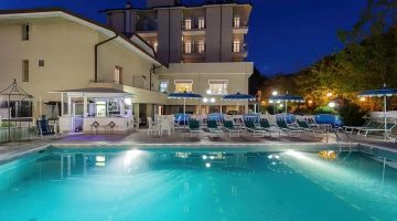 Esterni hotel e piscina