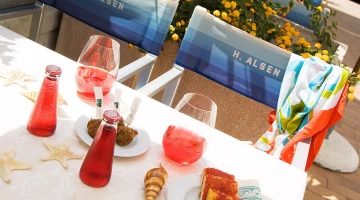 Let&#39;s pamper ourselves at aperitif time