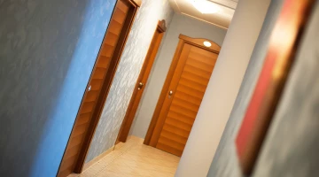 Corridor of the floors, fire doors in compliance with the regulations
