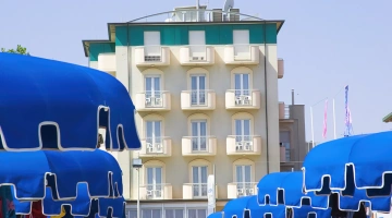 Extérieur de l'hôtel... la photo a été prise depuis la mer