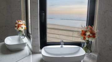 Prestige Badezimmer mit Blick auf das Meer